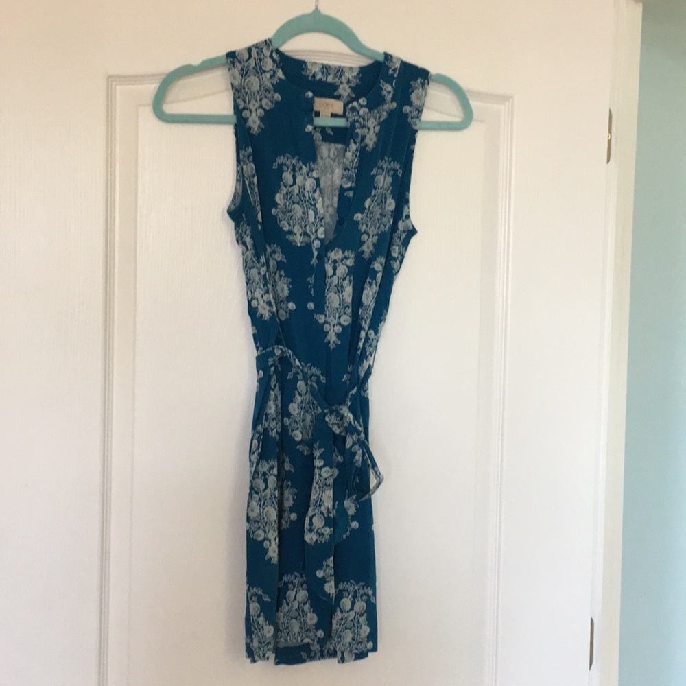 Sleeveless dress